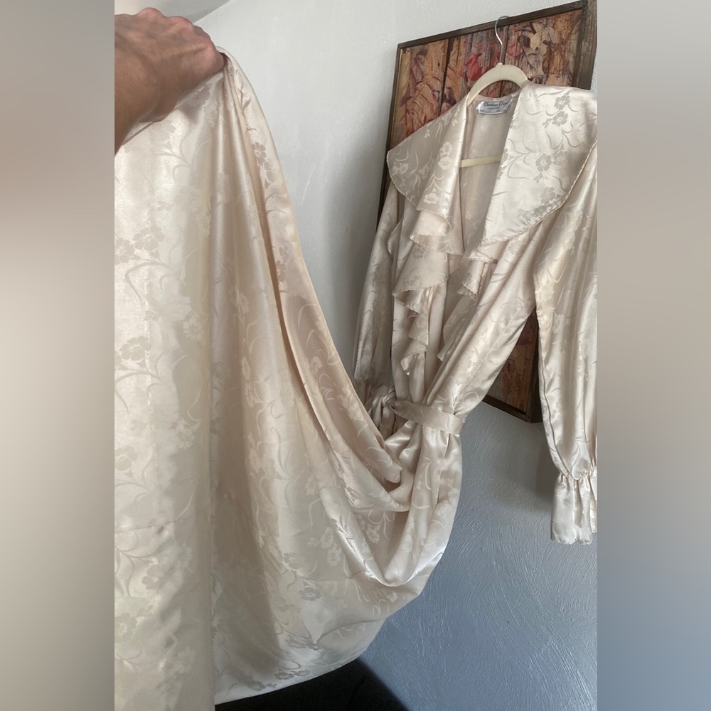 VINTAGE DIOR WEDDING ROBE - Picture 8 of 14